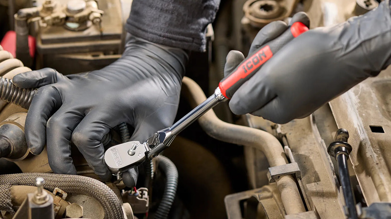 Harbor Freight Icon G2 flex ratchet in use