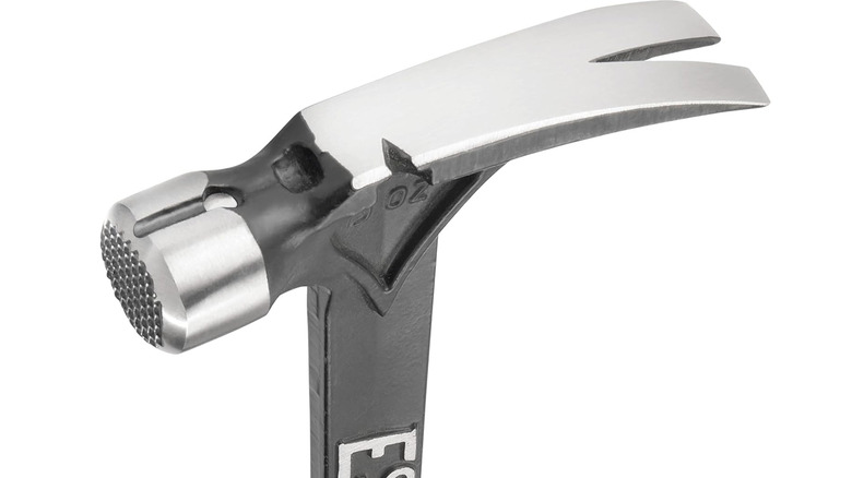 Carpentry hammer with waffle or milled head